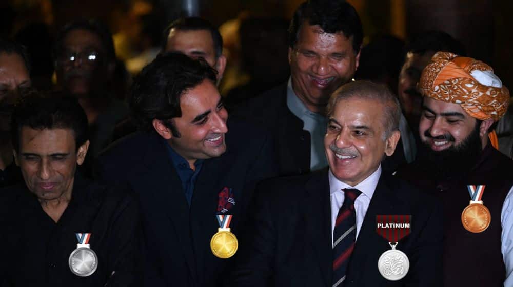 PM Shehbaz’s Video of Platinum Medal Gaffe Goes Viral