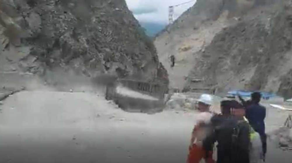 Horrific Flash Flood Cuts Off Gliglit Baltistan From Rest of Pakistan [Video]