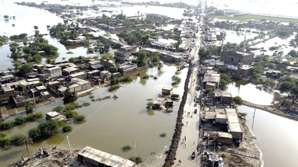 Pakistan Set to Seek Aid from IMF as Flood Damage Mounts