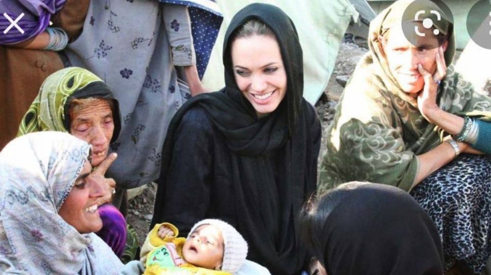 Angelina Jolie Visits Pakistan to Help Flood Victims