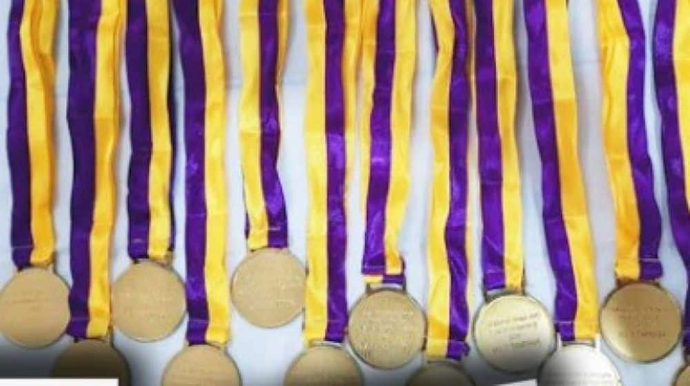 Female Student From Low-Income Family Wins 10 Gold Medals in MBBS