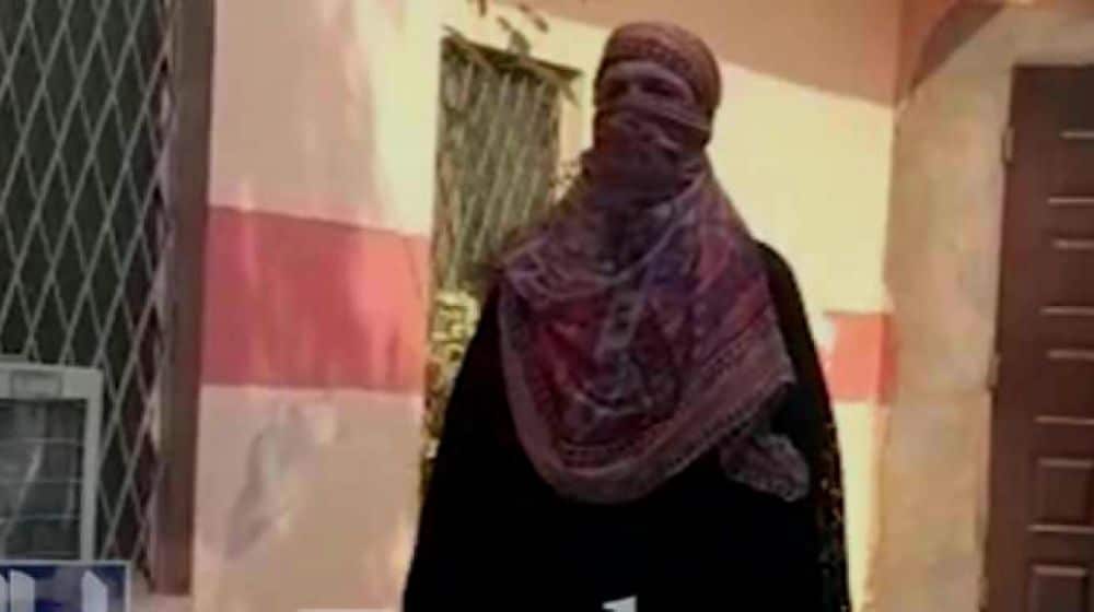 Male Lover Disguised as a Woman in Burqa Arrested in Lahore