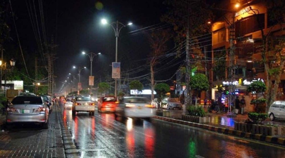 Lahore May Ban Cars And Bikes on MM Alam Road