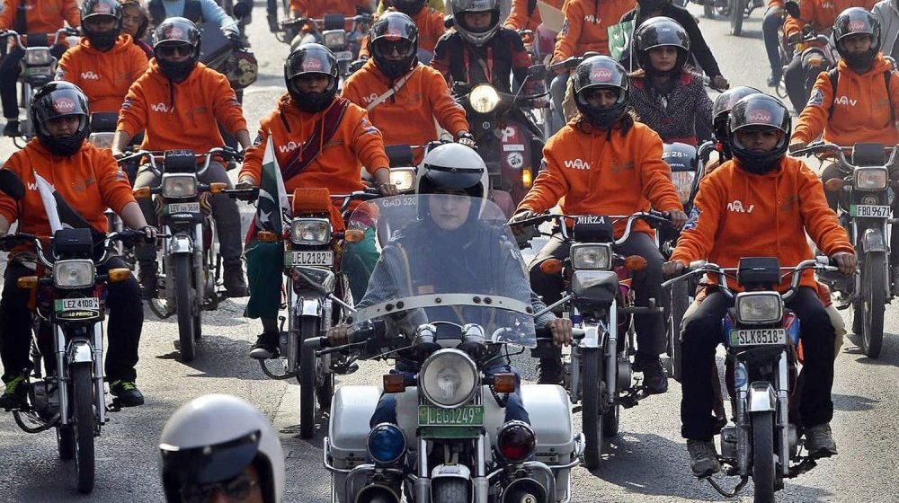 Traffic Police Lahore is Offering Free Bike Riding Lessons to Women