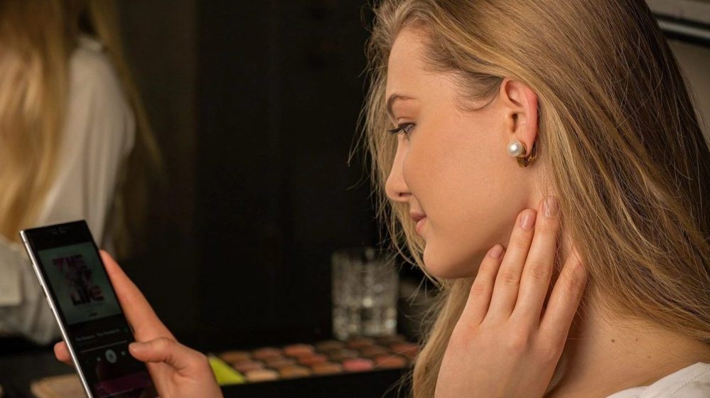 These Pearl Earrings Have Built-in Wireless Earbuds