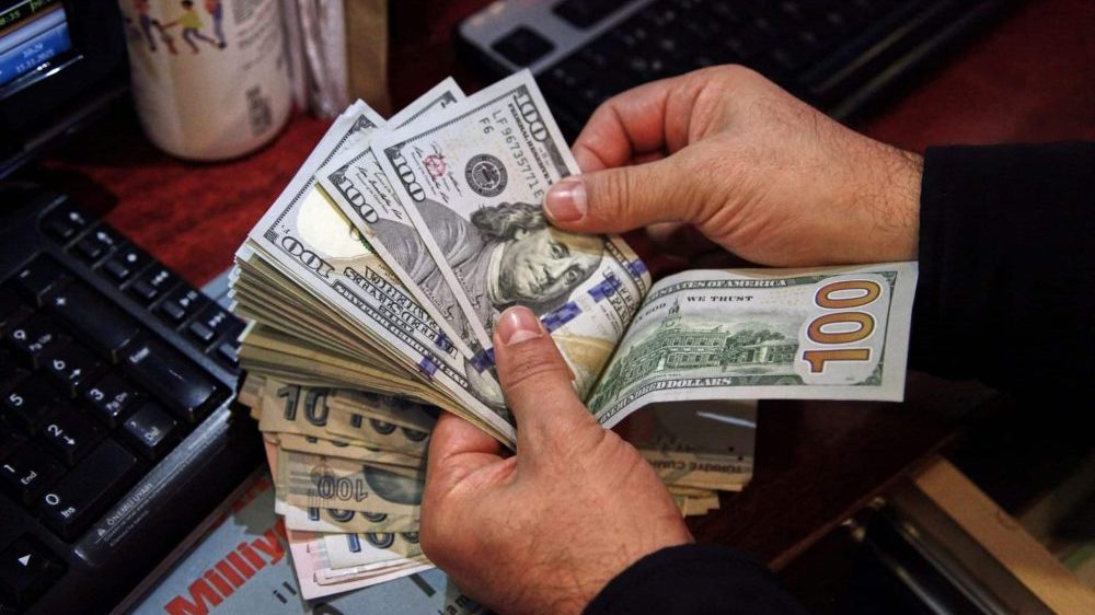 FBR Estimates 90% of US Dollars Are Hoarded in Pakistan