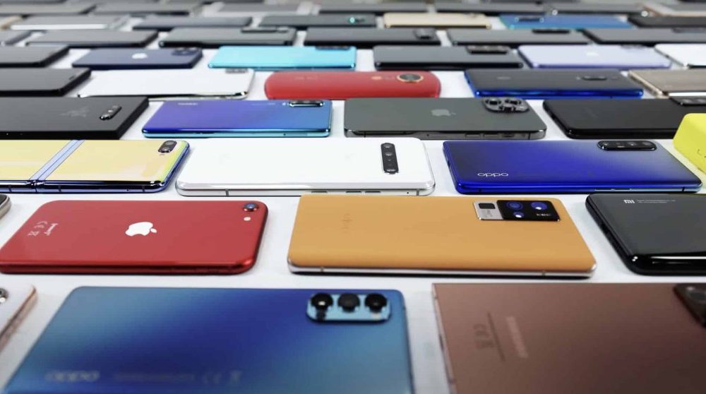 Smartphone Manufacturers Halt Production Due to Pakistan’s Economic Crisis