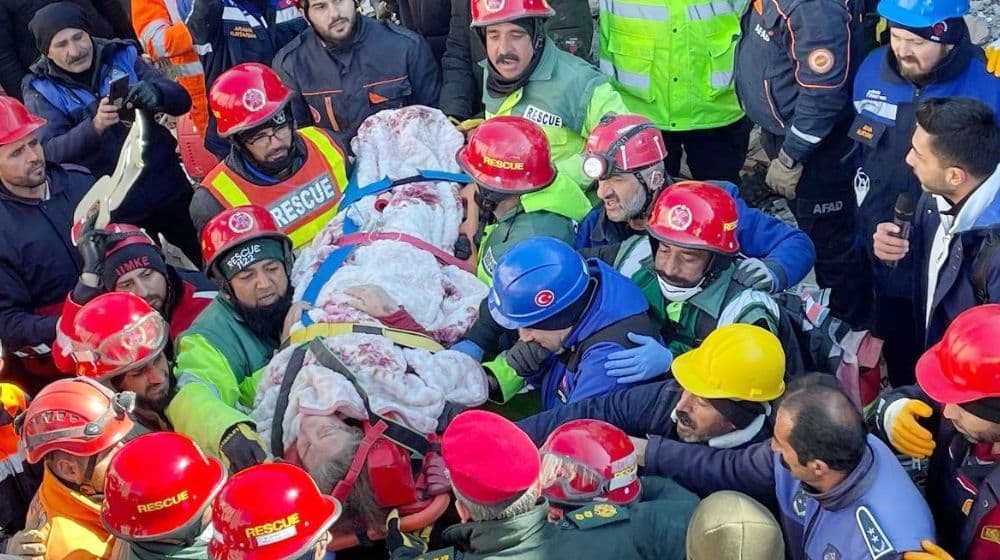 Rescue 1122 Team Gets Heroic See Off After Successful Earthquake Response in Turkey [Video]