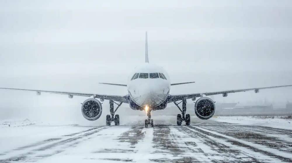 Blizzard Hits PIA Flight Before Takeoff in Canada