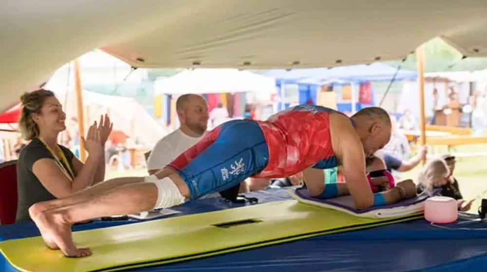 Czech Athlete Sets New World Record in Abdominal Plank Endurance