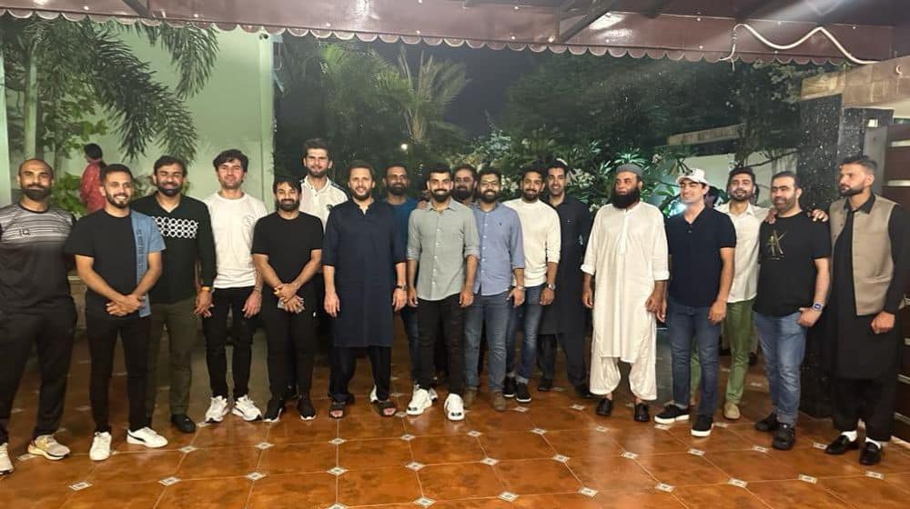 Shahid Afridi Hosts Pakistan Cricket Team at His Home for Dinner Party
