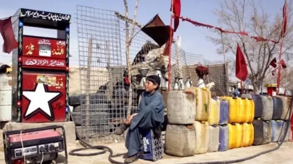 Selling Smuggled Iranian Petrol is Now Legal in Balochistan
