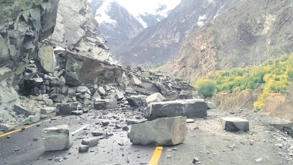 Thousands Stranded in Gilgit Amid Karakoram Highway and Juglot-Skardu Road Blockade