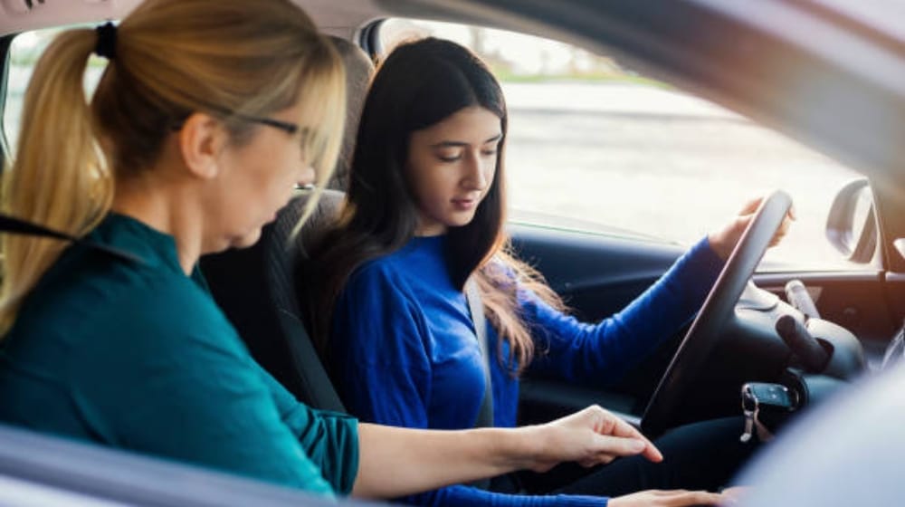 top driving licenses in sharjah, best driving classes for females sharjah