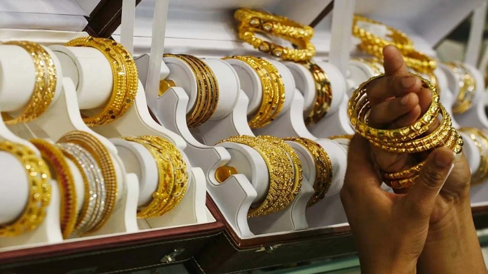 Price of Gold in Pakistan Declines By Rs. 1,200 Per Tola