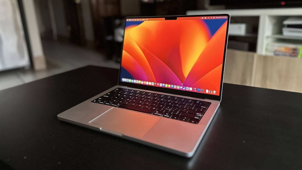 Apple to Launch OLED MacBook Pros and Upgraded MacBook Air in 2026
