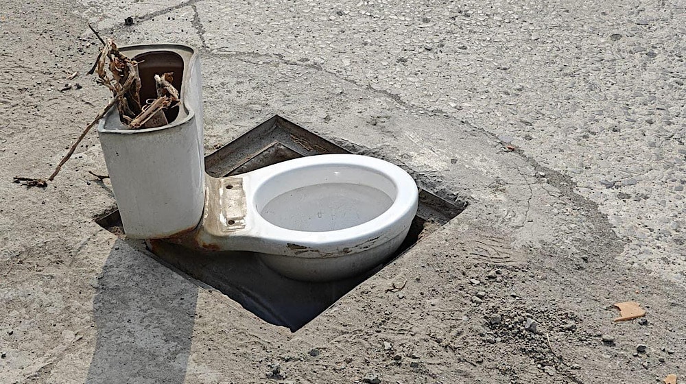 CDA’s Toilet Commode as a Manhole Cover in Islamabad is Turning Heads