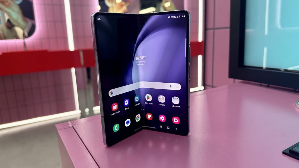 Samsung Embraces Cheap Display Tech, Allowing Affordable Folding Phones