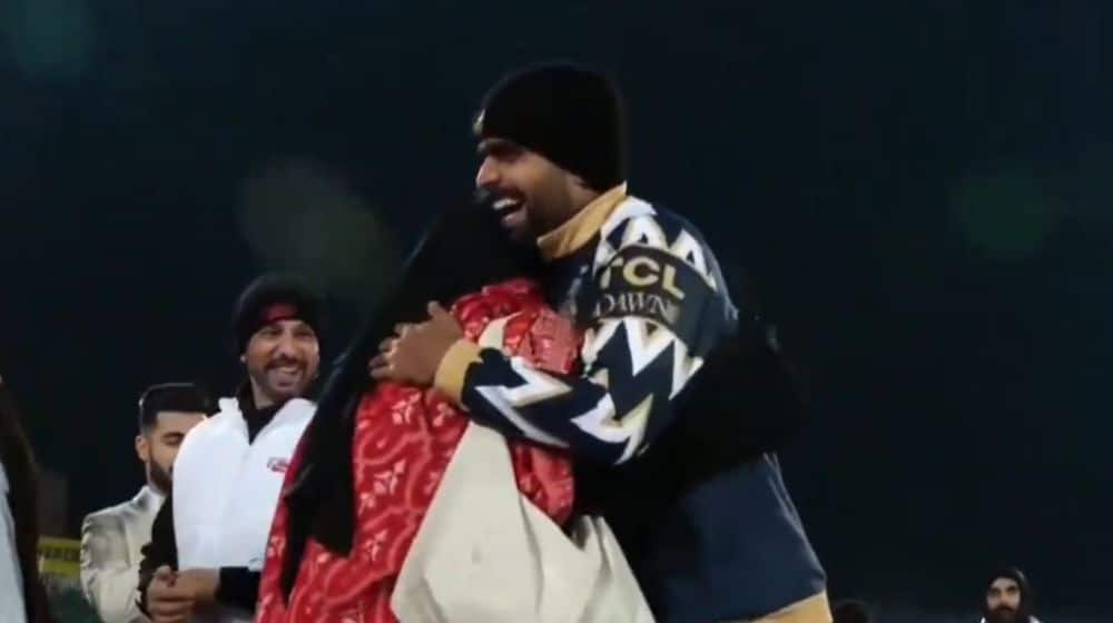 Babar Azam’s Lovely Moment With Shadab Khan’s Mother is What Makes PSL Special [Video]