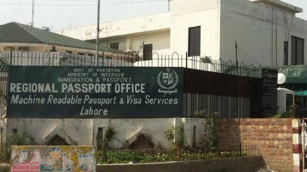Govt Starts Crackdown Against Agents Outside Passport Offices