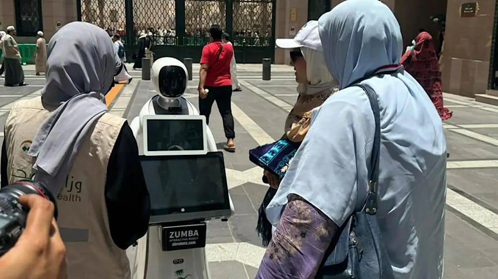 Smart Robot Service in Madinah Will Assist Pilgrims