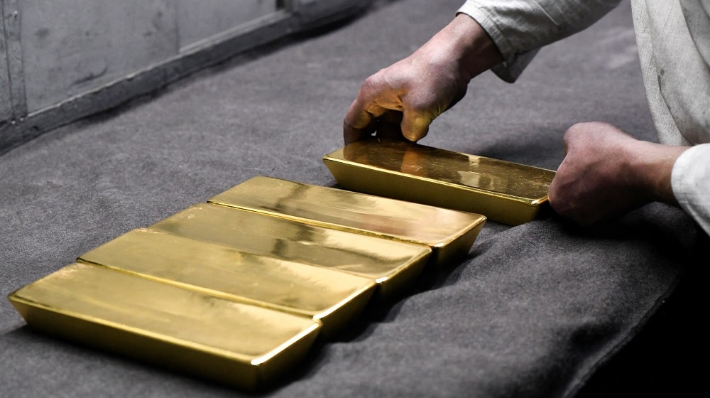 Gold Rate in Pakistan Falls Marginally But Hovers Near Record High