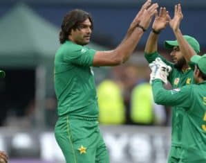Mohammad Irfan with teammates