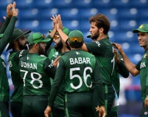 Shaheen Afridi with teammates