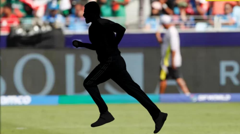Mohammed Shami prepares to bowl