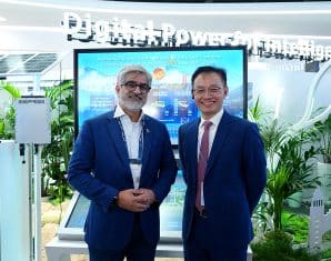 The picture shows Aaamir Ibrahim, CEO Jazz (Left) and Steven Yi, President, Joint Chiefs of Staff for All Regions, Huawei (R)