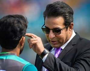 Wasim Akram offering bowling tips