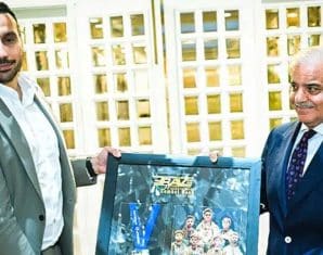Omar Ahmad, President of Pakistan MMA federation, receives an award.