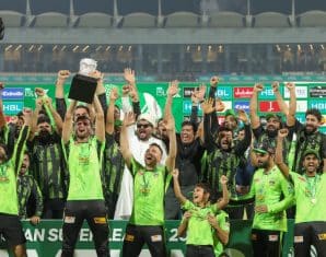 Shaheen Afridi lifts the PSL X trophy
