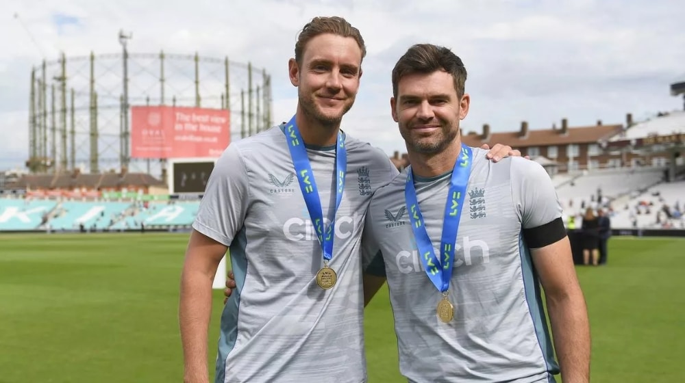 Stuart Broad with James Anderson after a game