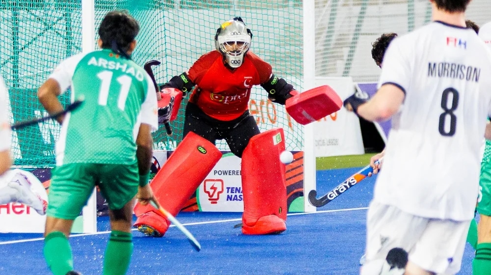 Pakistan and New Zealand players during a nations cup match