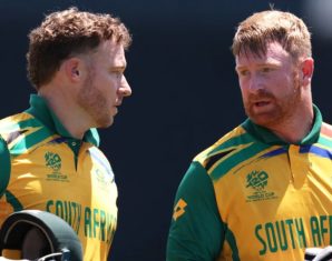 Heinrich Klaasen walks back with David Miller