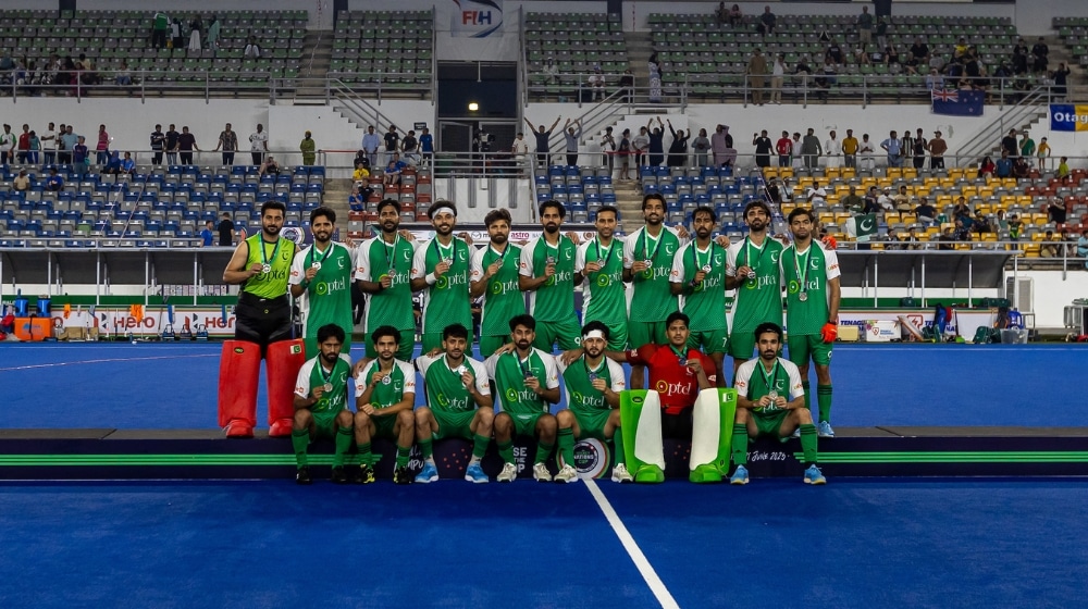 Pakistan hockey team with their silver medals at the nations cup 2025