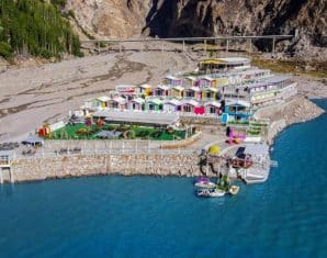 attabad lake luxus hunza