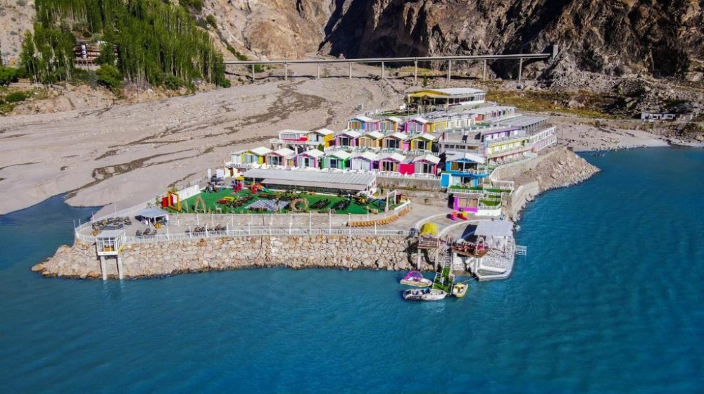 attabad lake luxus hunza
