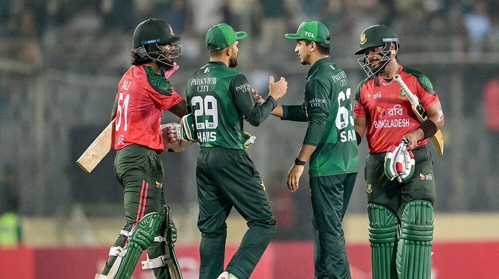 Pakistan and Bangladesh players will honour the plane crash victims during second T20I
