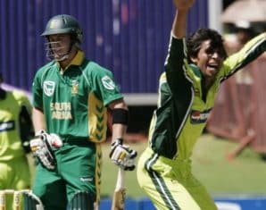 AB de Villiers and Mohammad Asif during their playing days