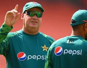Mickey Arthur during a training session with Babar Azam