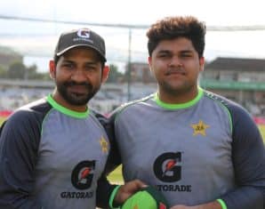 Azam Khan with Sarfaraz Ahmed during his international cap presentation