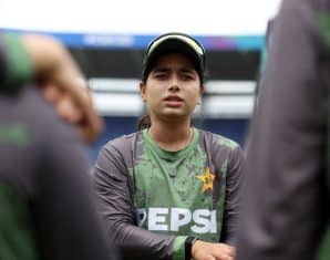 Fatima Sana during a team huddle during the Women's ODI World Cup