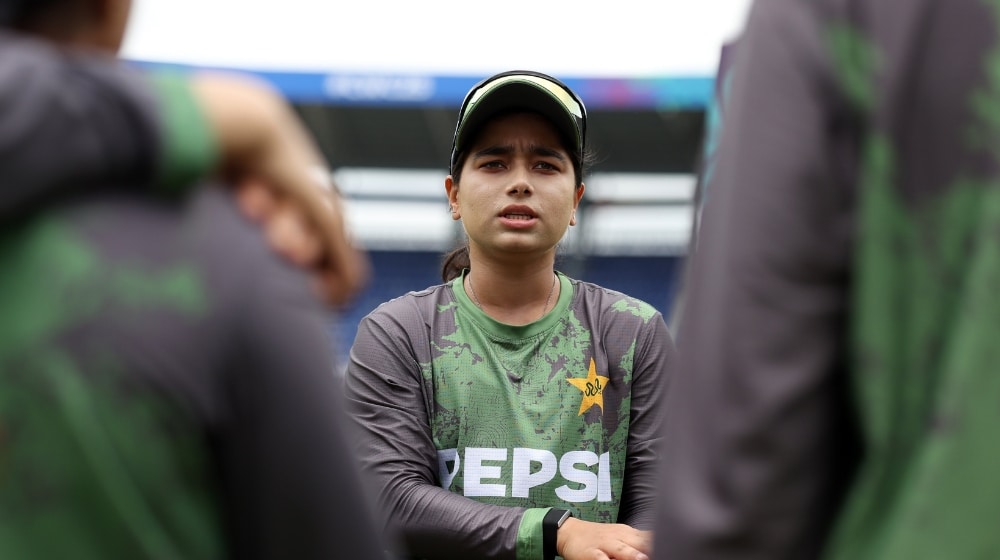 Fatima Sana during a team huddle during the Women's ODI World Cup