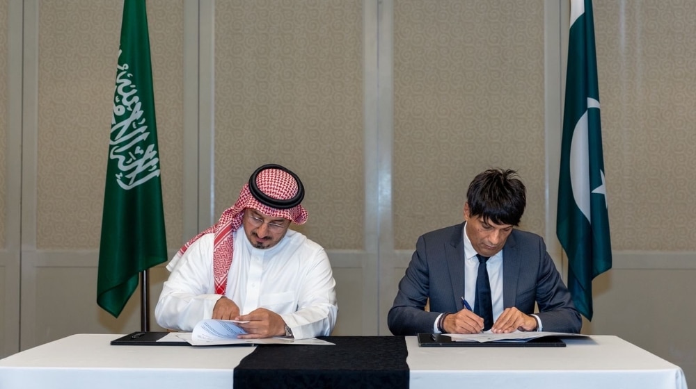 Pakistan and Saudi Arabia have signed a pact to promote football
