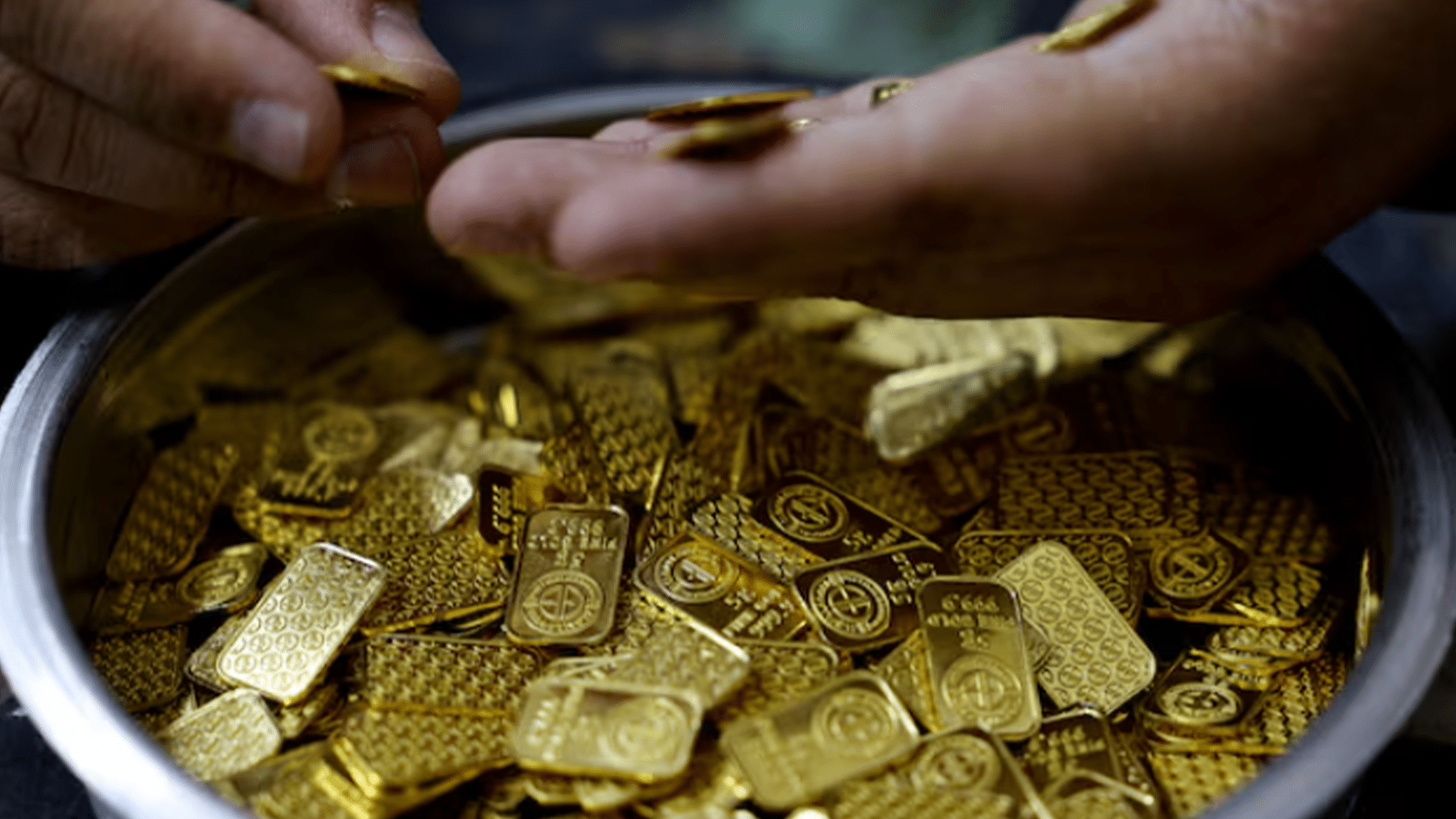 Gold Rate in Pakistan Sharp Decline Analysis