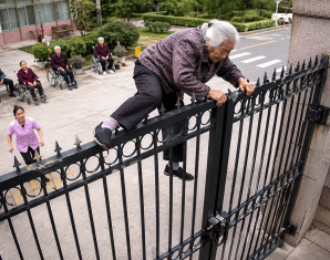 92-Year-Old Grandma Escapes Nursing Home in China by Climbing Gate in Seconds