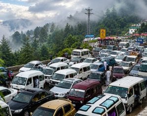 Murree Police Issue Traffic Advisory for Tourists